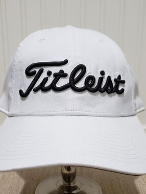 TITLEIST Flex Embroidered Logo Lightweight Fitted Golf Hat (M/L) White/Navy